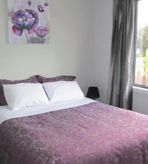 مُتل Birchwood Cottages