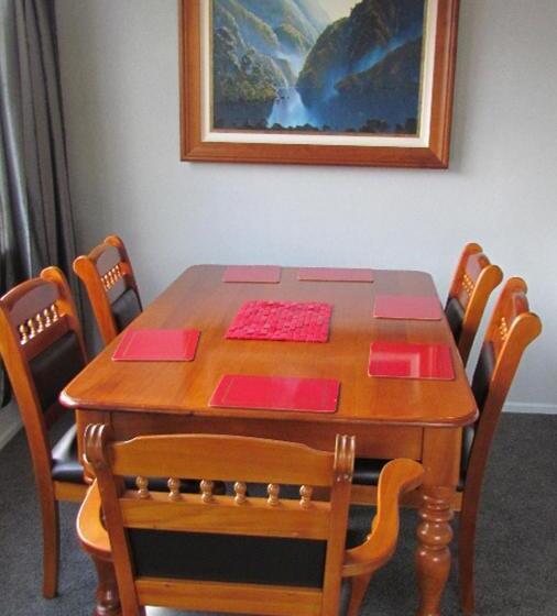 مُتل Birchwood Cottages