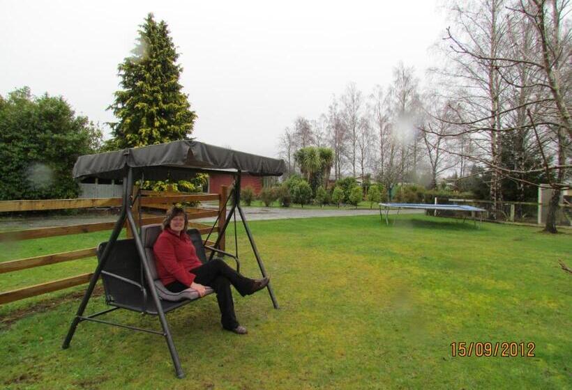 مُتل Birchwood Cottages