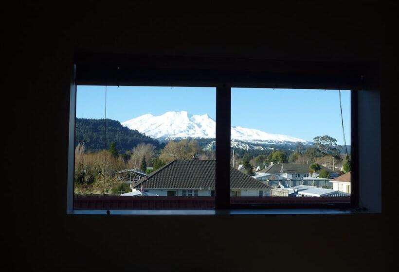 Мотель Canoe Safaris Lodge