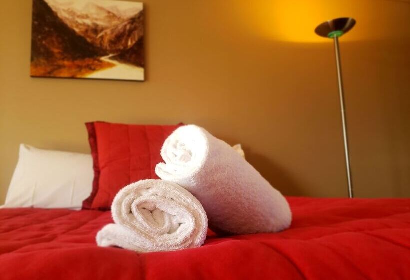 Мотель Canoe Safaris Lodge