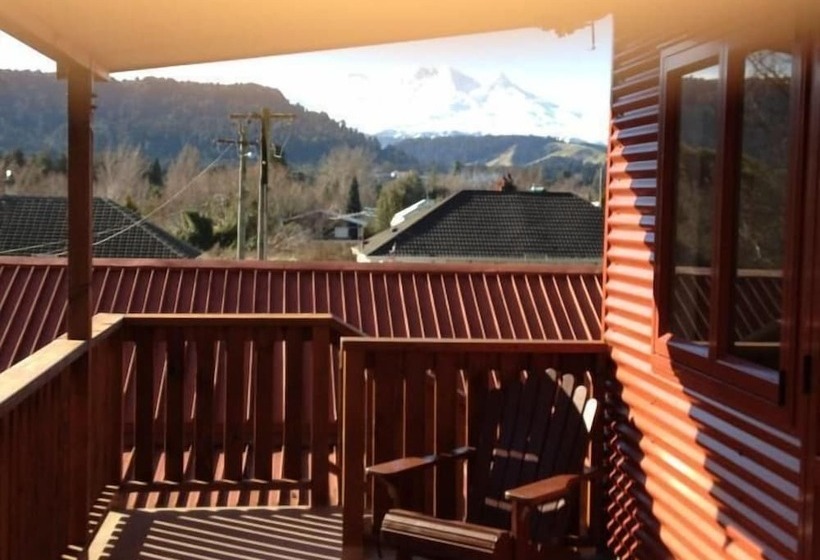 Мотель Canoe Safaris Lodge