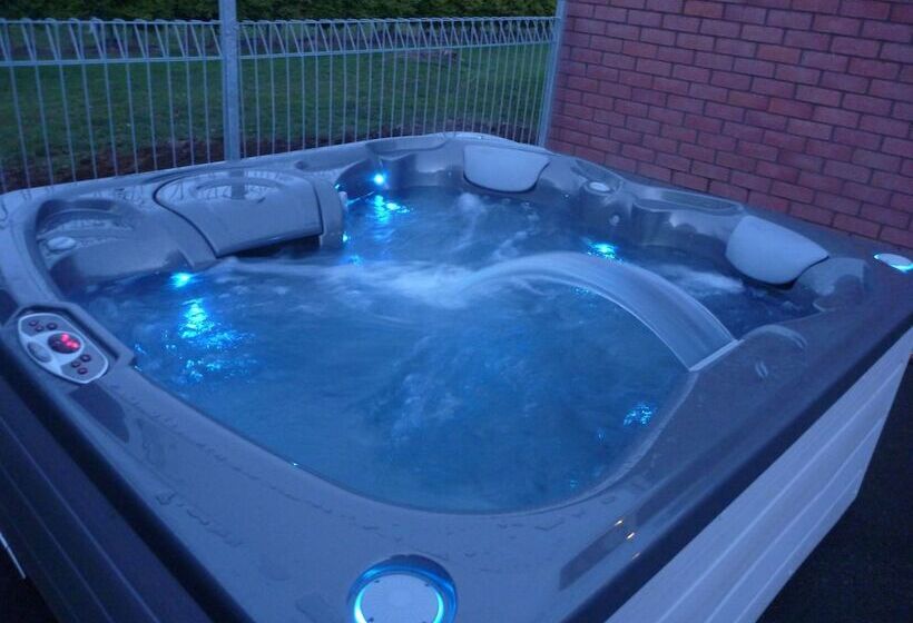 Мотель Canoe Safaris Lodge