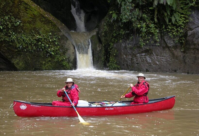 Мотель Canoe Safaris Lodge