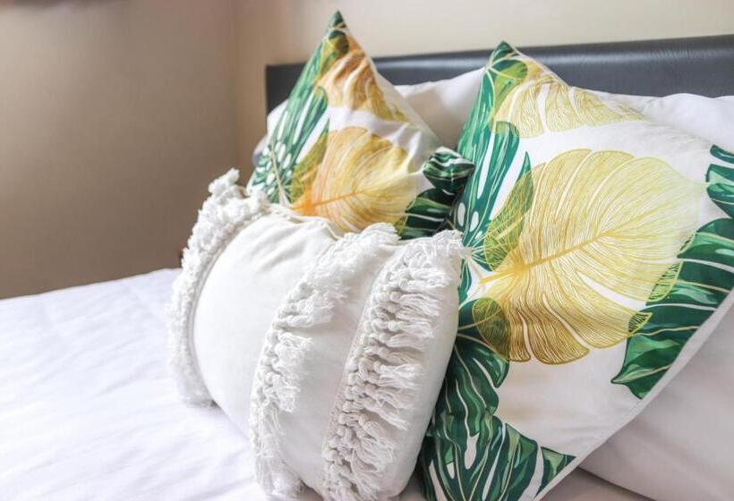 מוטל Coleraine Suites & Apartments