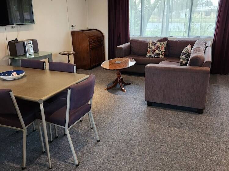 מוטל Asure Oak Estate Motor Lodge