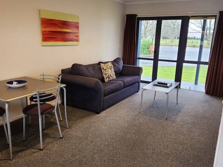 מוטל Asure Oak Estate Motor Lodge