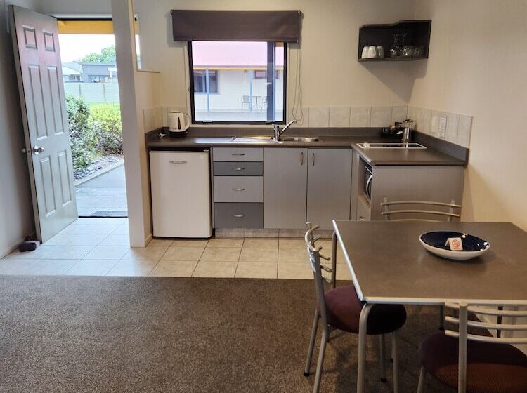 מוטל Asure Oak Estate Motor Lodge