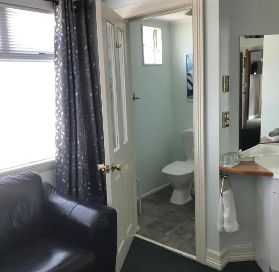 پانسیون Admirals Lodge