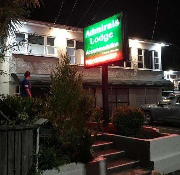 پانسیون Admirals Lodge