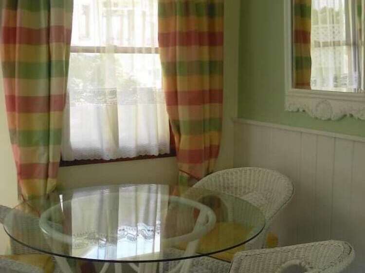 پانسیون Ducks & Drakes Boutique Motel & Backpackers