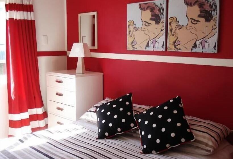 پانسیون Ducks & Drakes Boutique Motel & Backpackers