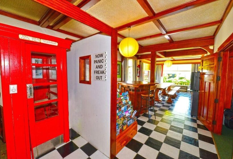 پانسیون Ducks & Drakes Boutique Motel & Backpackers