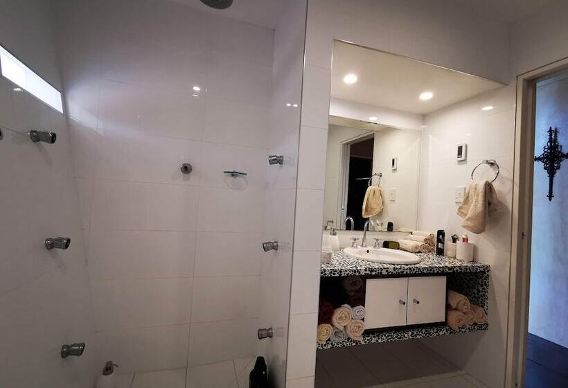 פנסיון Hakarimata Lodge   Riverside Sanctuary