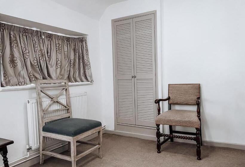 بنسيون The Blenheim Buttery