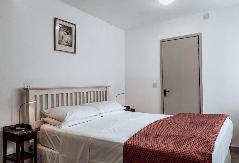 بنسيون The Blenheim Buttery