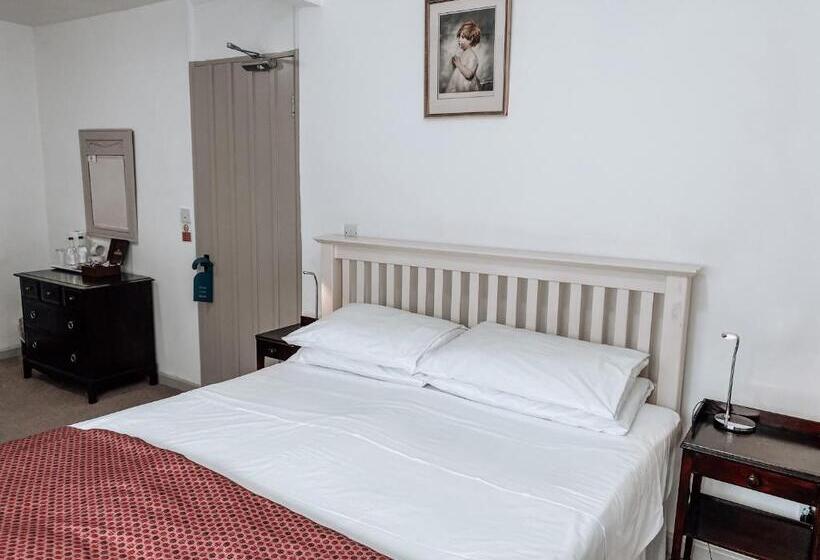 بنسيون The Blenheim Buttery