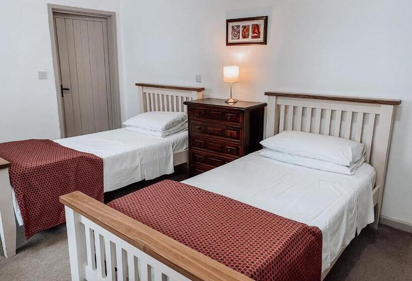 بنسيون The Blenheim Buttery