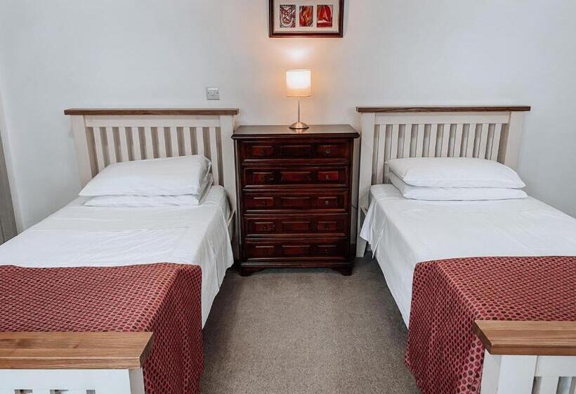 بنسيون The Blenheim Buttery