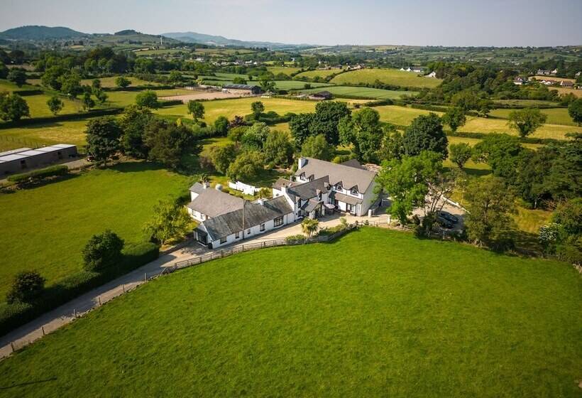 بنسيون The Briers Country House