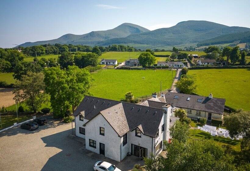 بنسيون The Briers Country House