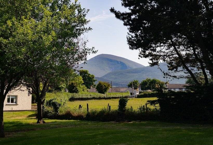 بنسيون The Briers Country House