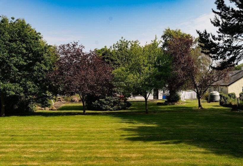 بنسيون The Briers Country House