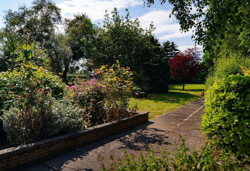 بنسيون The Briers Country House