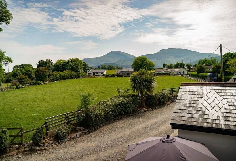 بنسيون The Briers Country House