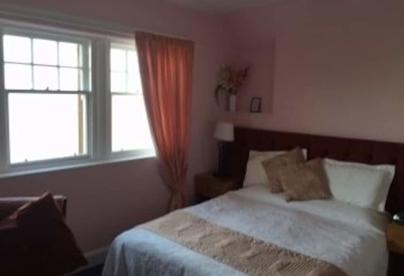 بنسيون The Burlington Guest House & Restaurant