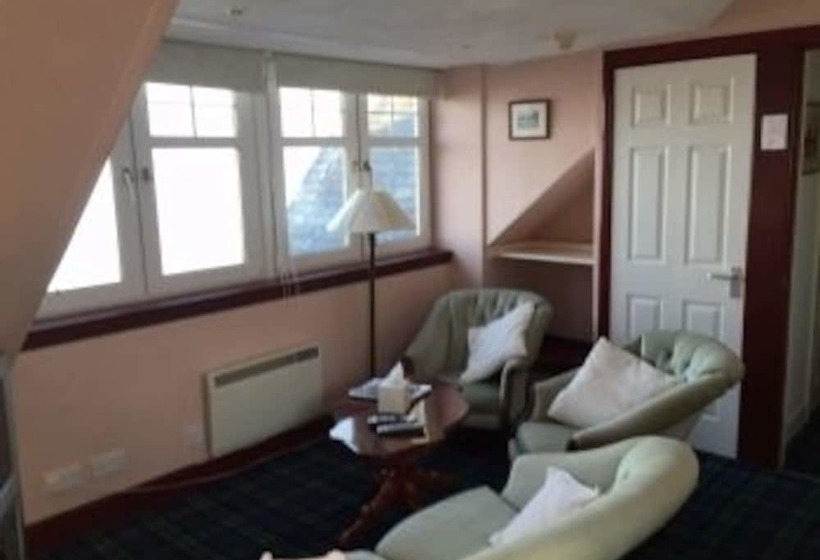 بنسيون The Burlington Guest House & Restaurant