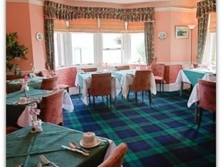 بنسيون The Burlington Guest House & Restaurant