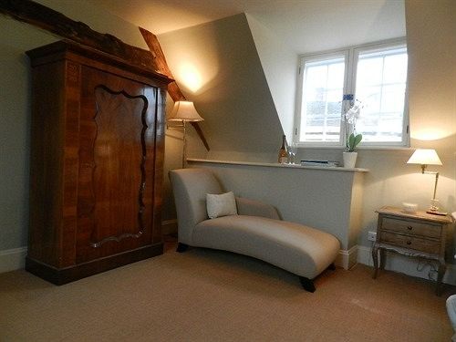 بنسيون The Glove House