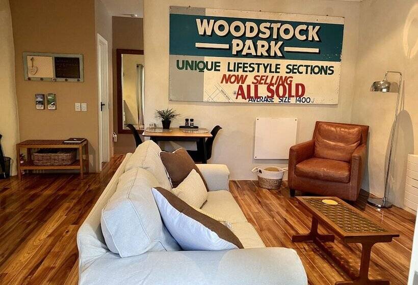 پانسیون Woodstock Suite
