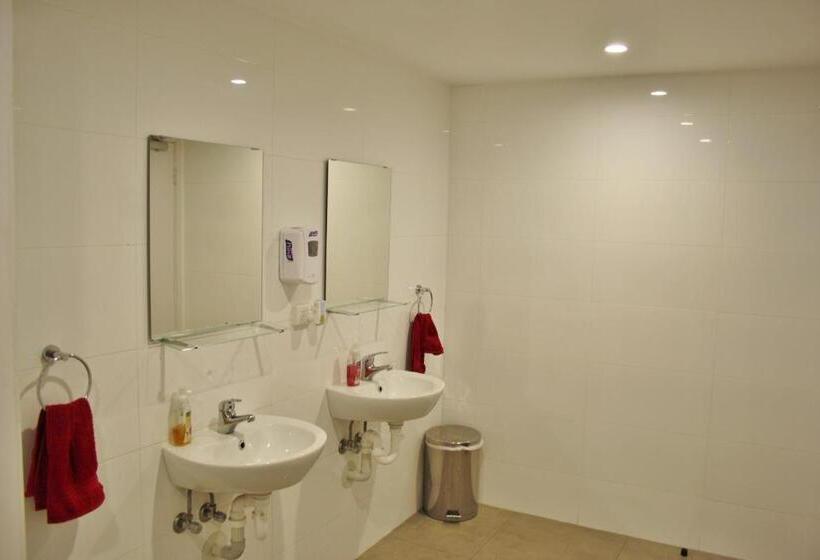 Quokka Backpackers Hostel Perth Note Valid Passport Required To Check In