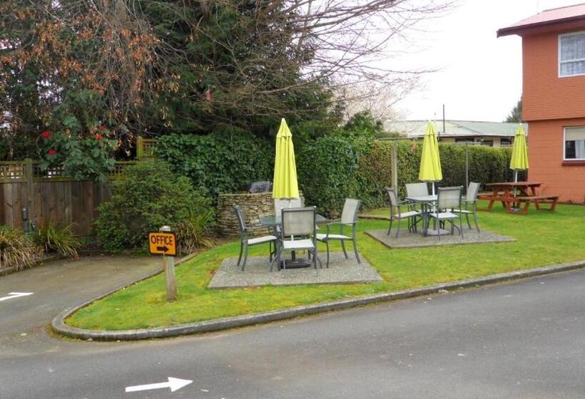 Red Tussock Motel