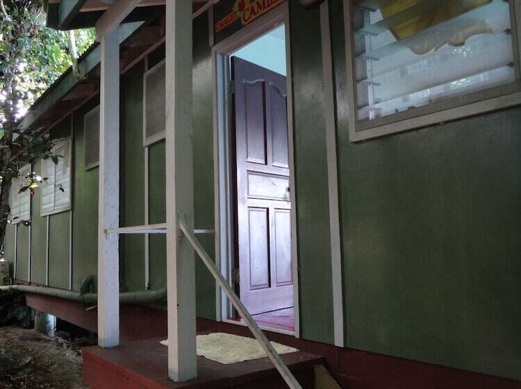 אתר נופש Lusia's Lagoon Chalets