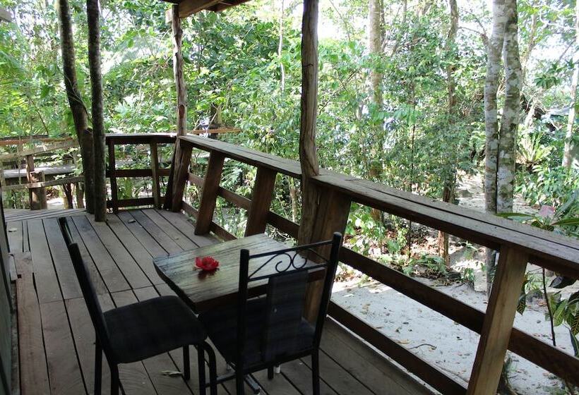 אתר נופש Lusia's Lagoon Chalets