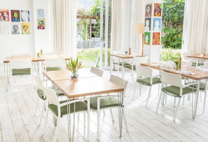 استراحتگاه Salaya Beach Houses