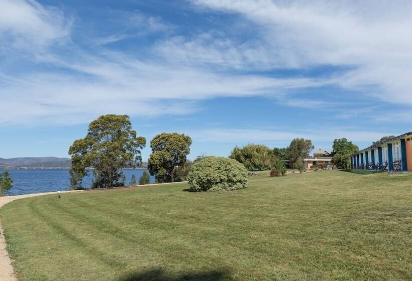 Riverfront Motel & Villas