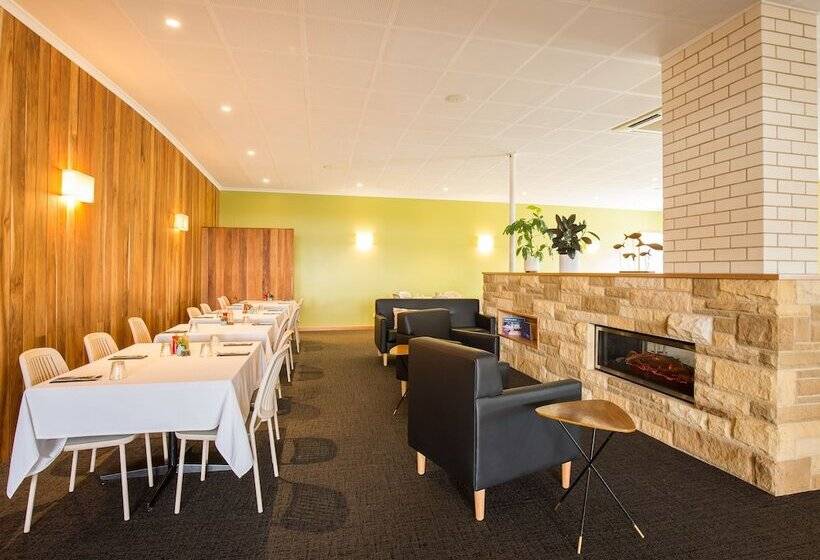 Riverfront Motel & Villas