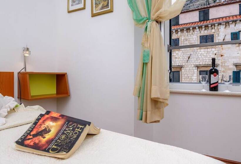 Studio Apartments Stradun