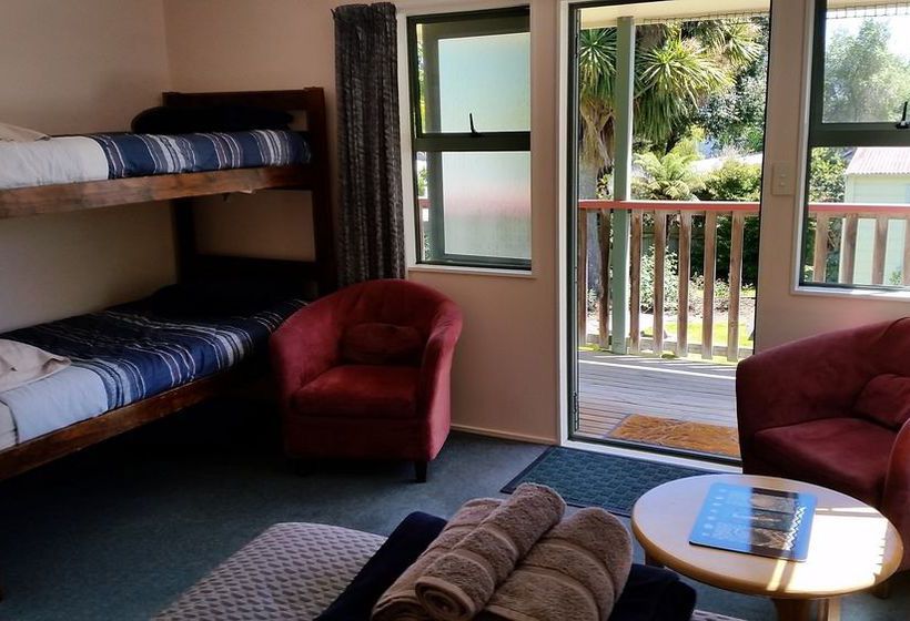 Tamara Riverside Lodge  Hostel/backpacker