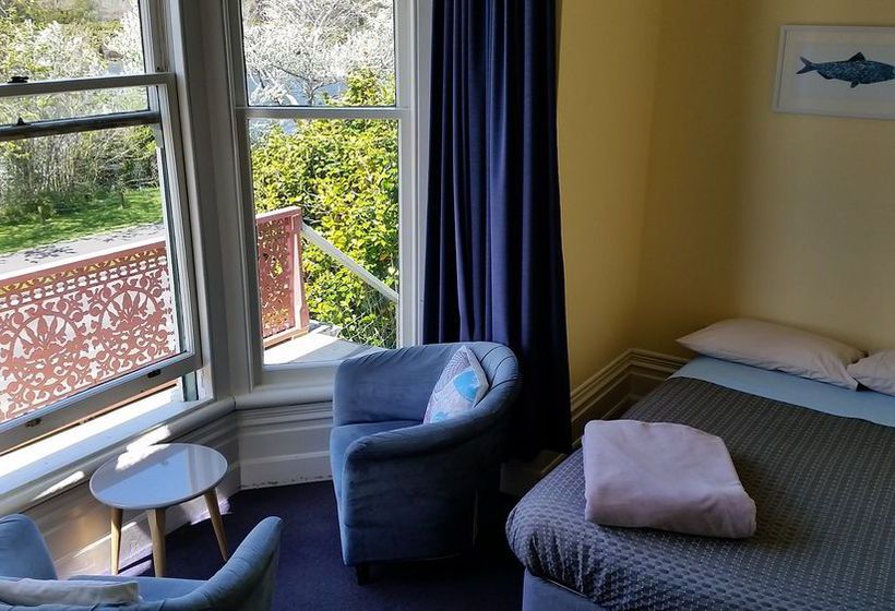 Tamara Riverside Lodge  Hostel/backpacker