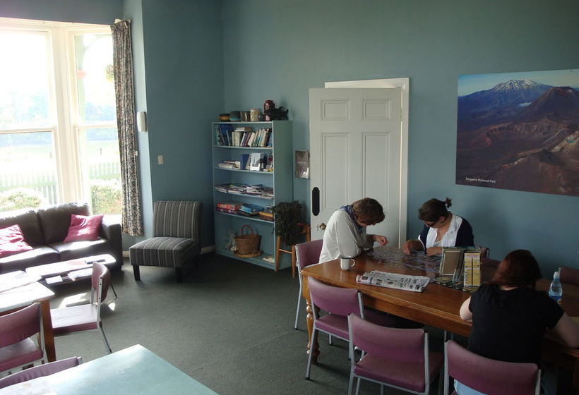 Tamara Riverside Lodge  Hostel/backpacker