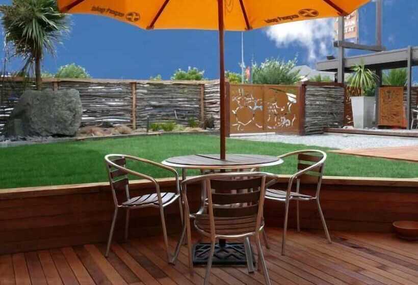 Taupo Urban Retreat   Hostel