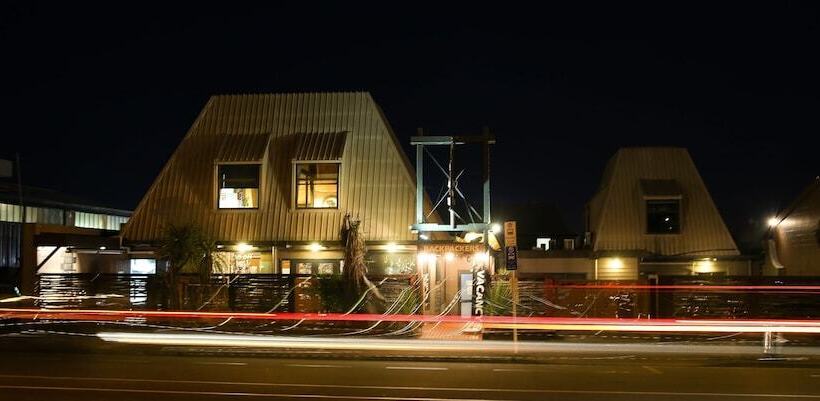 Taupo Urban Retreat   Hostel