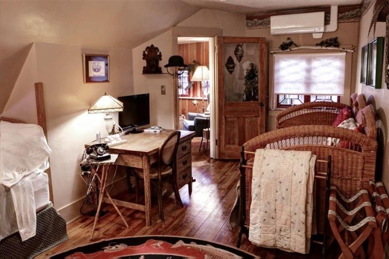 The Queen, A Victorian Bed & Breakfast