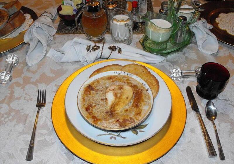 The Queen, A Victorian Bed & Breakfast