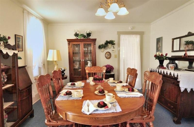 The Queen, A Victorian Bed & Breakfast